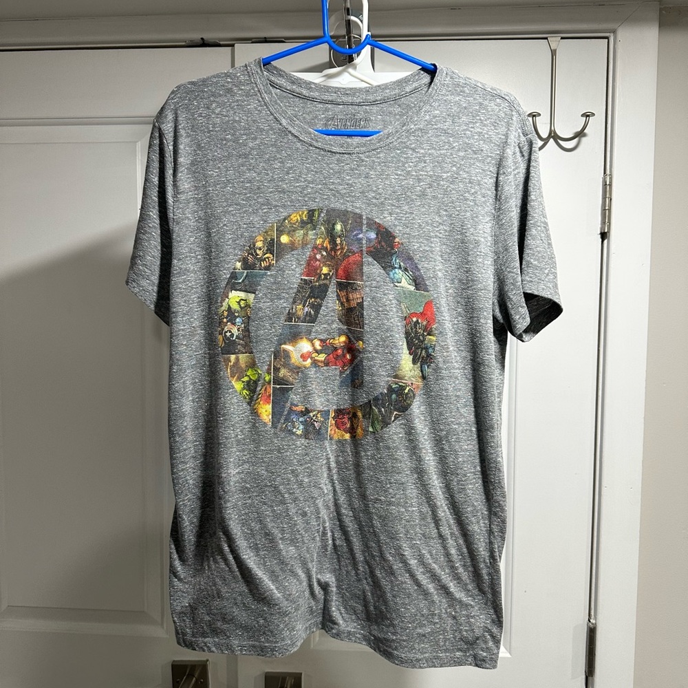 Marvel Avengers T-shirt 2019 Mens Gray Size Medium